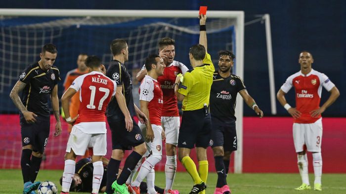 Olivier Giroud receiving a red card