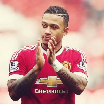 Memphis Depay clapping in Manchester United